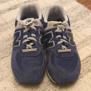 EUC New Balance 574 Kids' Navy and Gray Sneakers Size 4 Wide